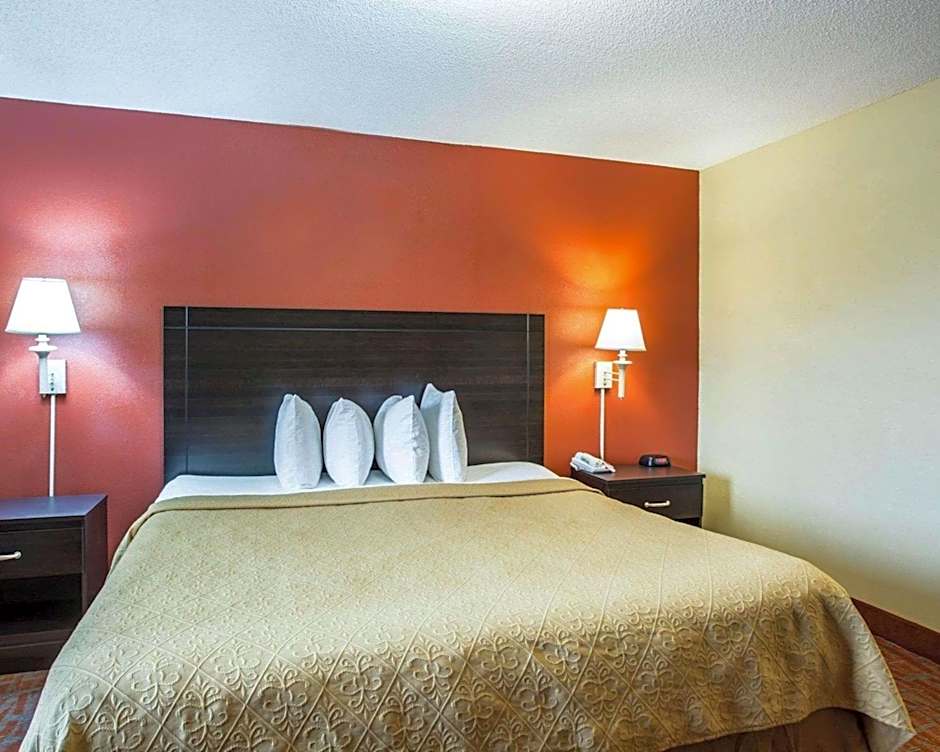 Quality Inn & Suites Monroe