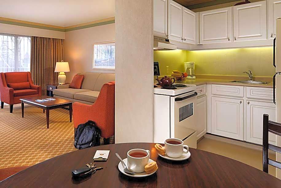 Royal Scot Hotel & Suites, Trademark Collection by Wyndham