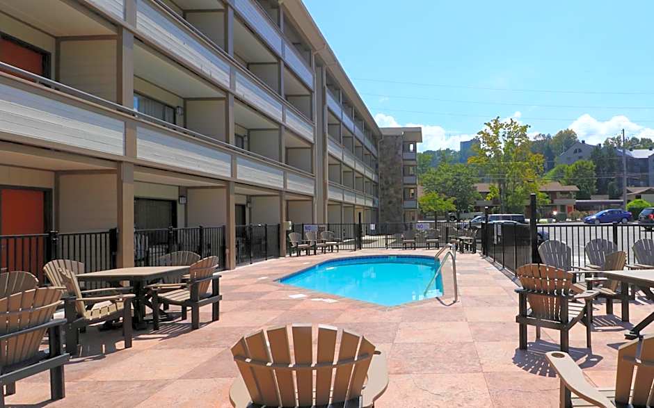 Howard Johnson by Wyndham Downtown Gatlinburg