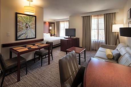 King Studio with Sofa Bed - Hearing Accessible