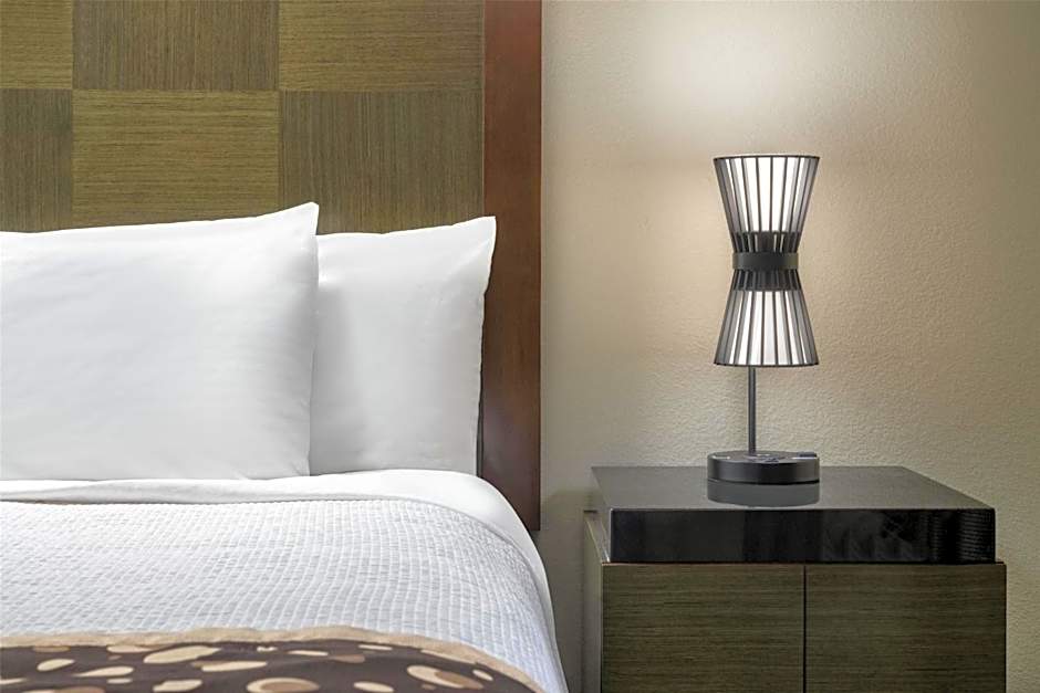 Best Western Premier Crown Chase Inn & Suites