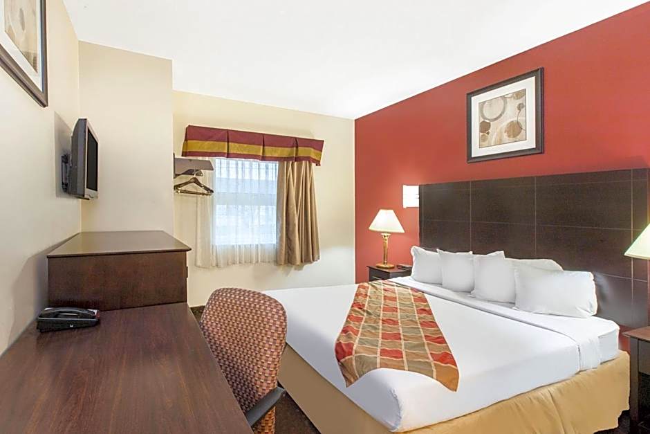 Travelodge by Wyndham Romulus Detroit Airport
