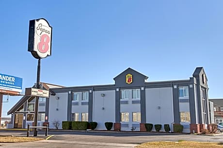 Super 8 by Wyndham Wichita Airport