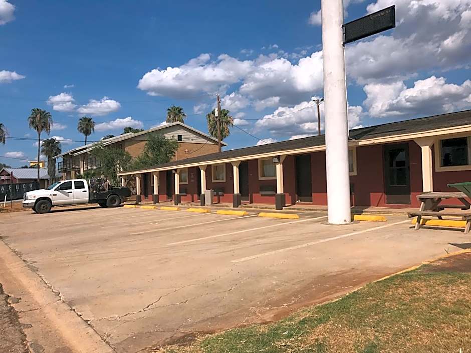 Village Inn Cotulla
