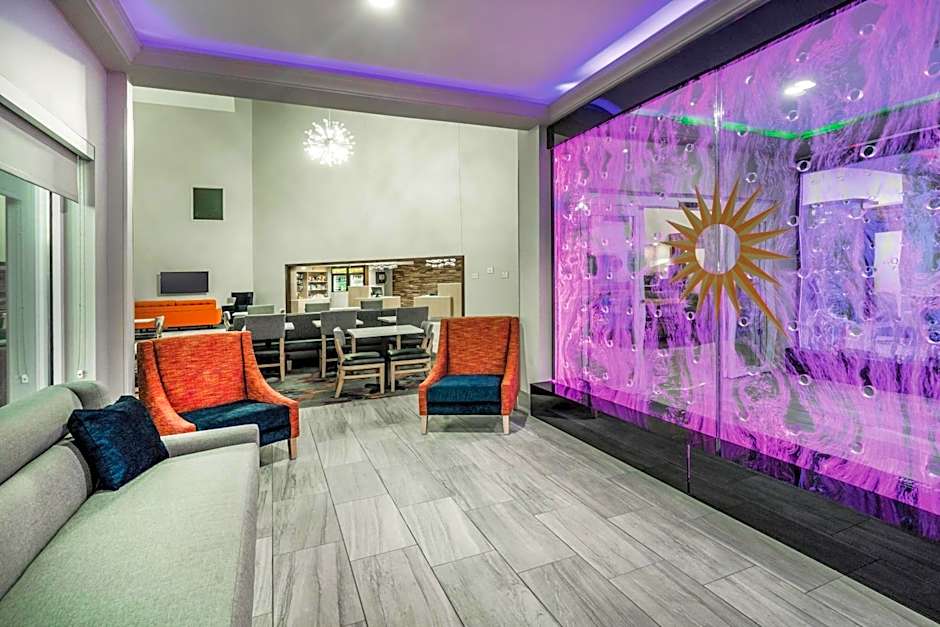 La Quinta Inn & Suites by Wyndham Chattanooga-Hamilton Place