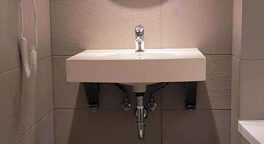 New California Hotel