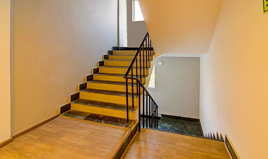 Treebo Trend Apple Tree Express