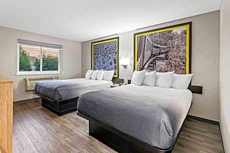 Queen Room with Two Queen Beds - Pet Friendly/Non-Smoking