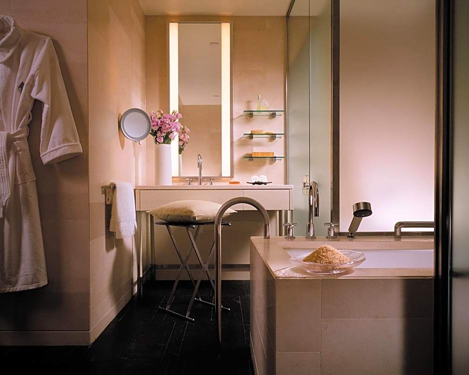 Four Seasons Hotel Tokyo At Marunouchi