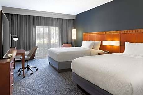 Queen Room with Two Queen Beds - Hearing Accessible