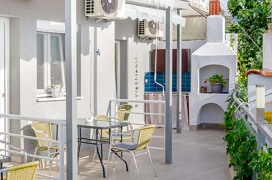 Skalla Studios – Thassos Town, MO