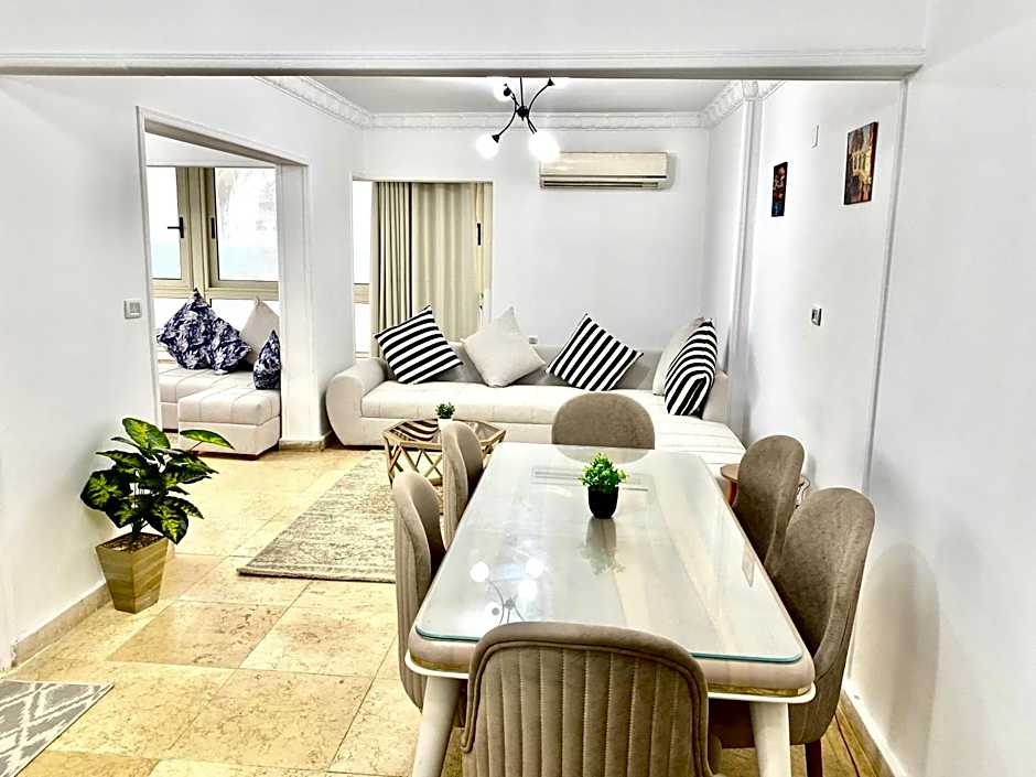 ALEX HOMES - Stanley Cozy Apartments with Direct Sea View