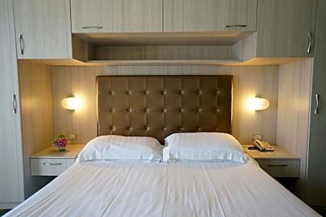 Economy Double Room with Lake View