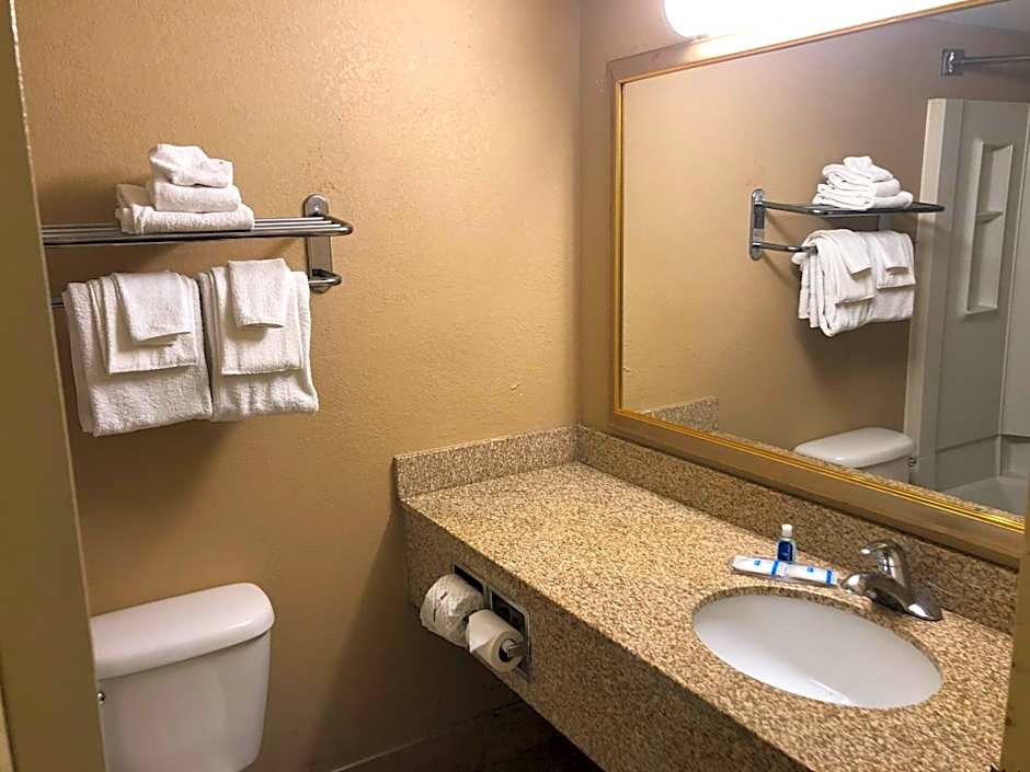 Rodeway Inn Joint Base Andrews Area