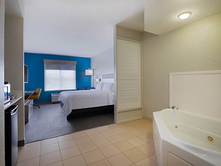 Holiday Inn Express & Suites Lakeland North - I-4 By IHG
