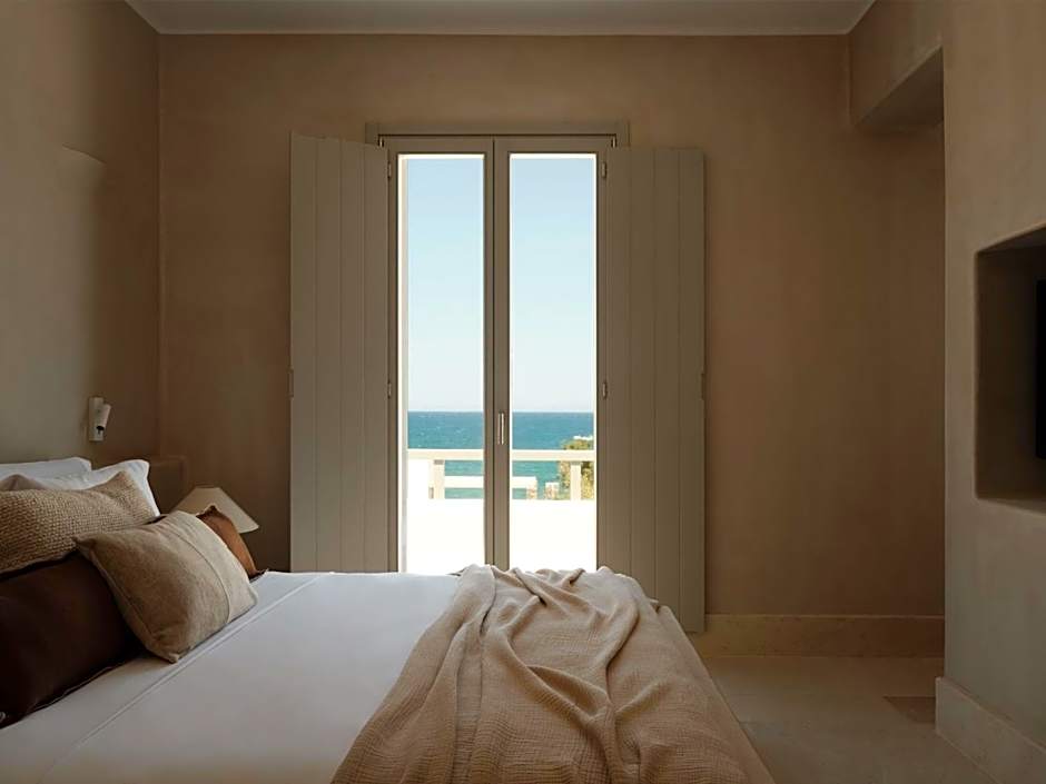 Akria Seaside Suites