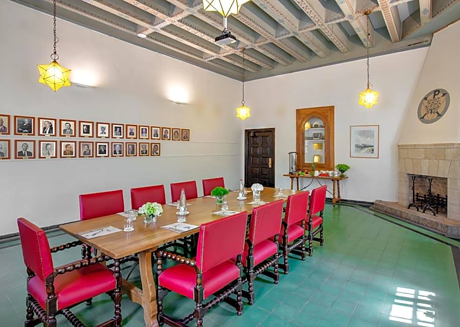 Ymca Three Arches Hotel