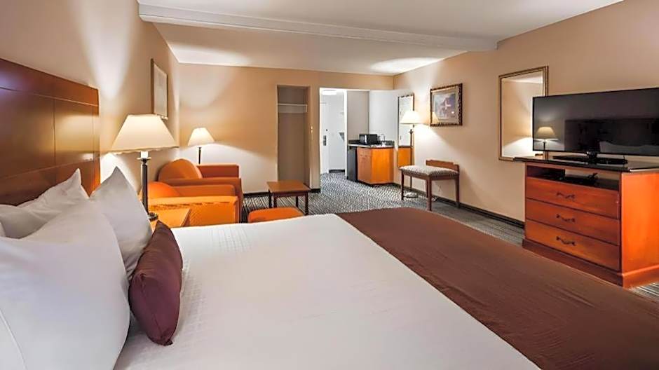 Best Western Plus Twin View Inn & Suites