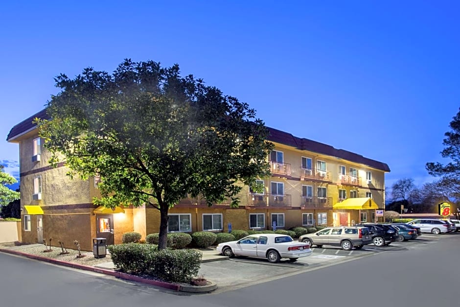 Super 8 by Wyndham Chico