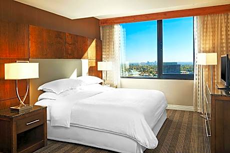 Club lounge access, 1 Bedroom Deluxe Suite, 1 King