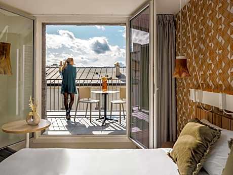 Superior Queen Room with Balcony