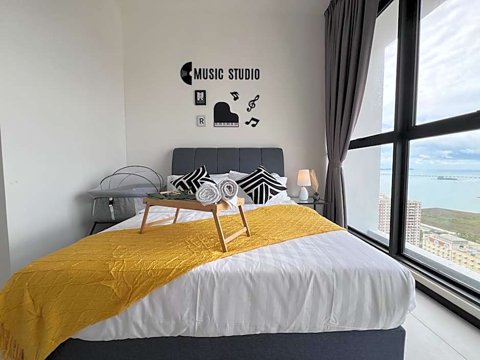 Georgetown Urban Family & Baby-Friendly Home with Skypool Seaview