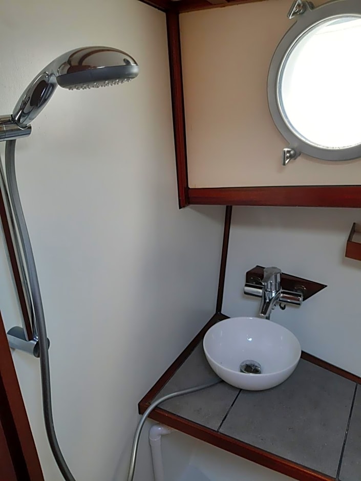 Privé B&B Motorsailer Rataplan