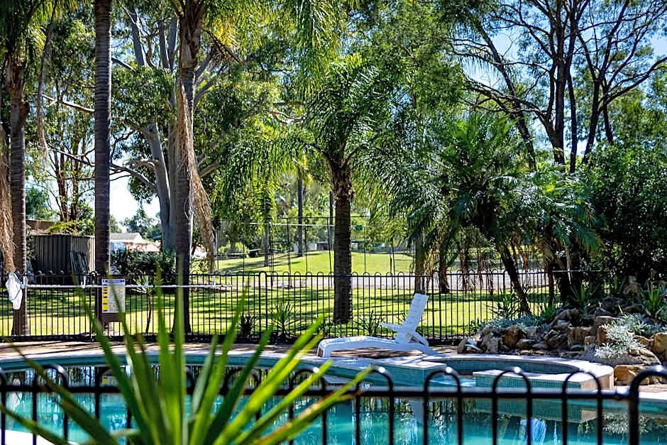 Charbonnier Motor Inn