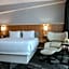 Clarion Lakeside Inn & Conference Centre