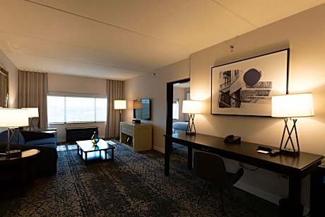 Club lounge access, Executive Suite, 1 King, Sofa bed