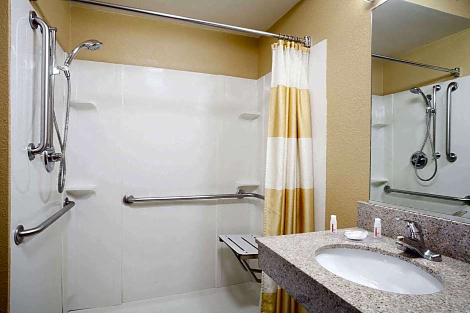 Baymont by Wyndham Madison Heights Detroit Area
