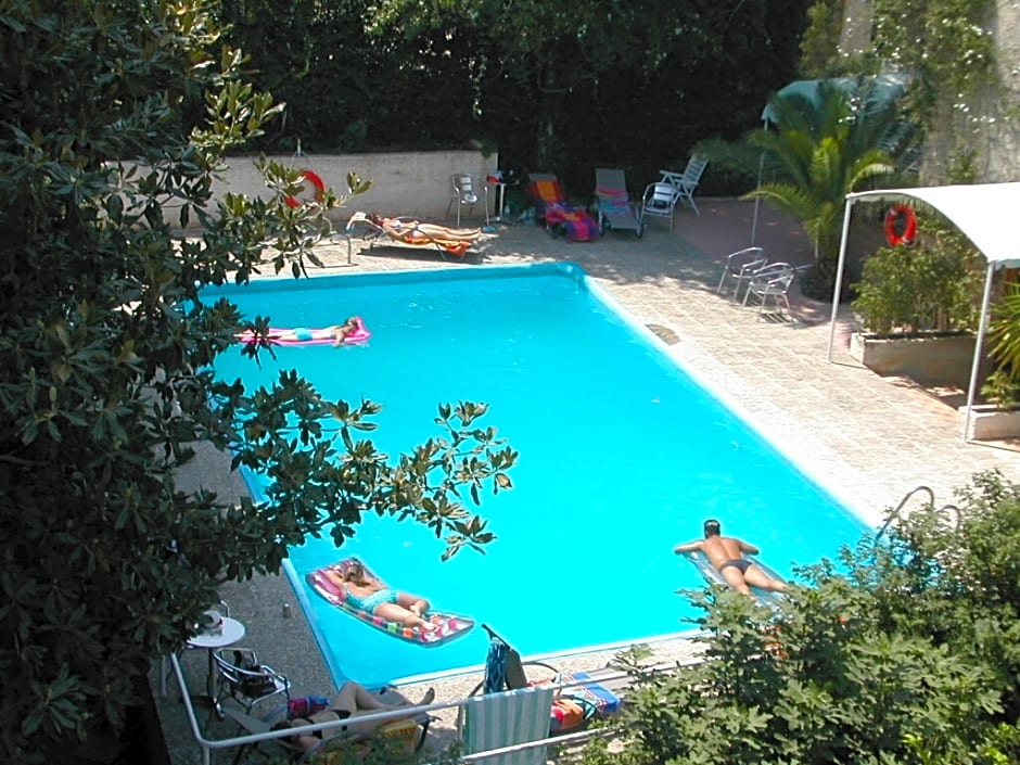 Stefanakis Hotel & Apartaments