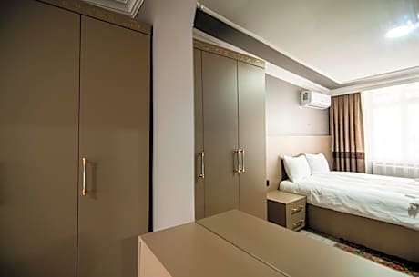 Deluxe Suite with Sea View