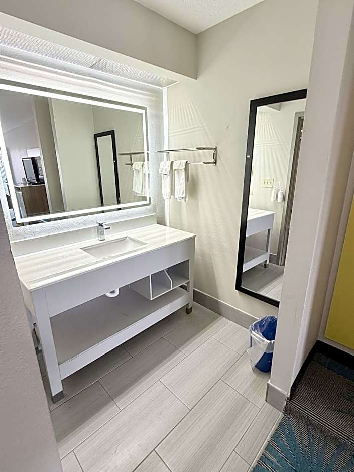 Photo 1 of 4 of 2 Queen Beds