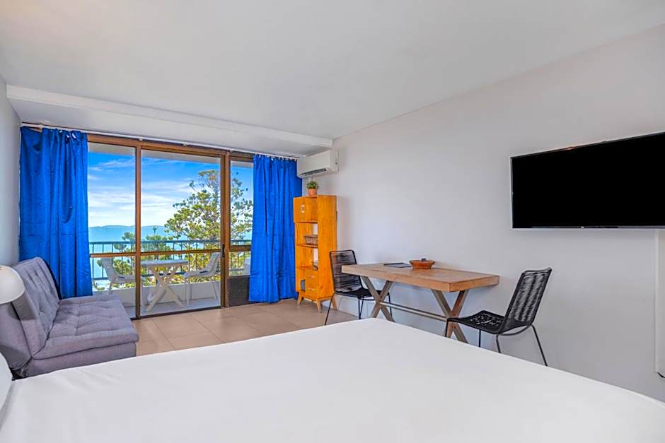 Bayview Tower Motel