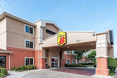 Super 8 by Wyndham Fort Worth North