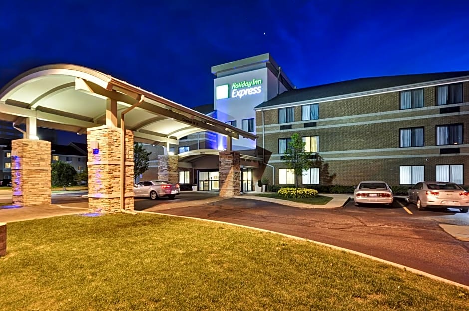 Holiday Inn Express Romulus / Detroit Airport By IHG