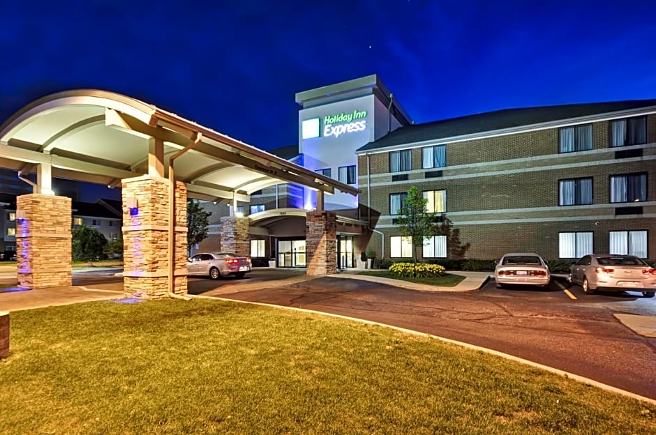 Holiday Inn Express Romulus / Detroit Airport, an IHG Hotel