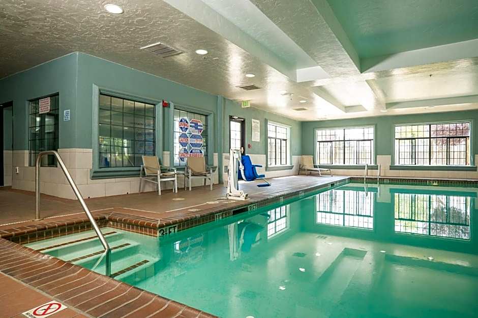 Holiday Inn Express Hotel & Suites Hesperia By IHG