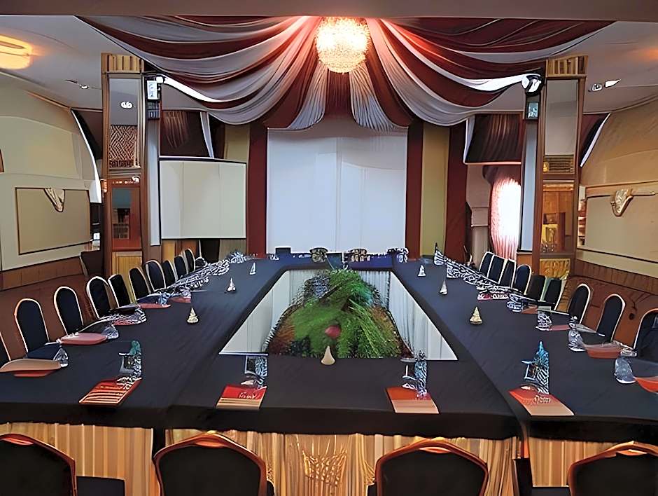 Le Grande Plaza Hotel