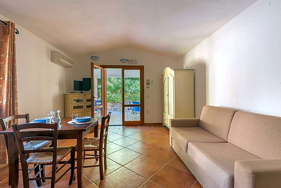 Residence con piscina a Tanaunella a 1500 m dal mare