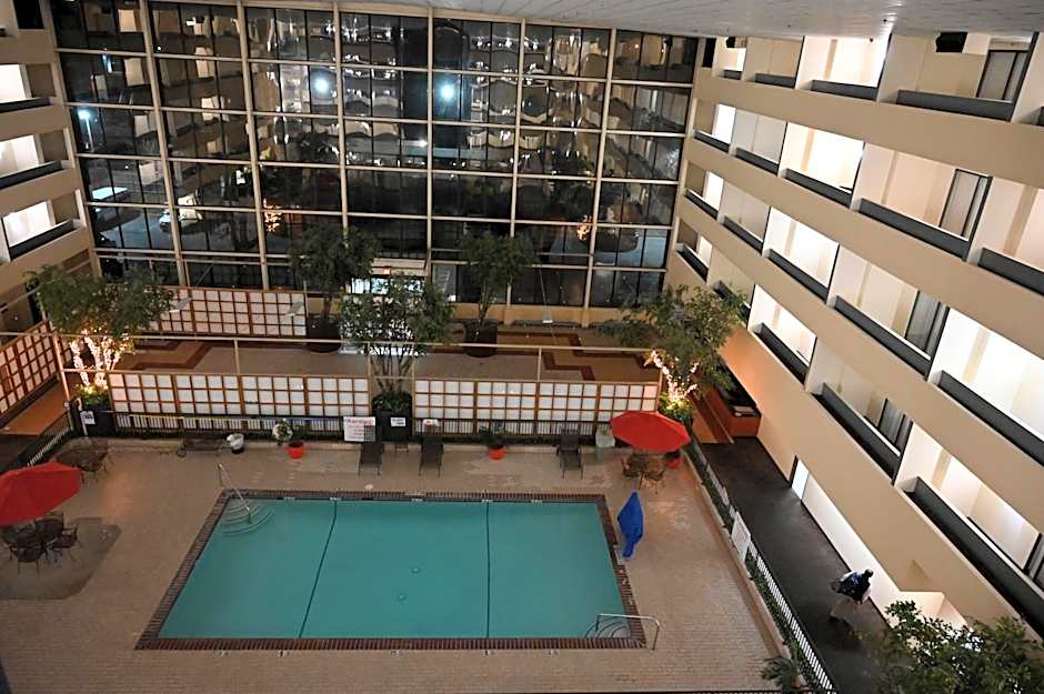 Atrium Hotel And Suites Dfw Airport