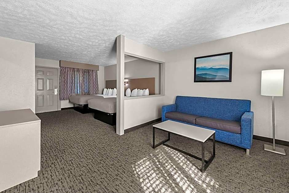 Quality Inn & Suites At Dollywood Lane
