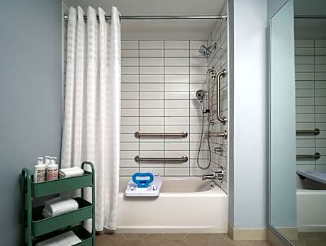 Standard King Room with Adapted Tub - Mobility Accessible