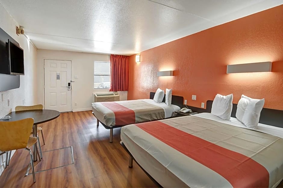 Motel 6-Dallas, TX - Forest Lane