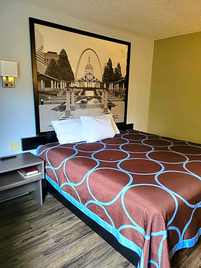 Photo 1 of 4 of 1 King Bed Suite, Smoking