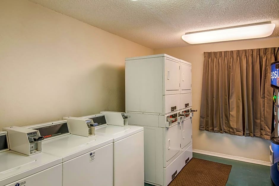 Red Roof Inn & Suites Pensacola East - Milton
