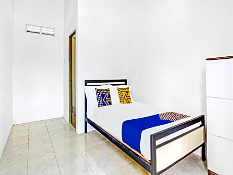 SPOT ON 90742 Kinanthy Garden Syariah