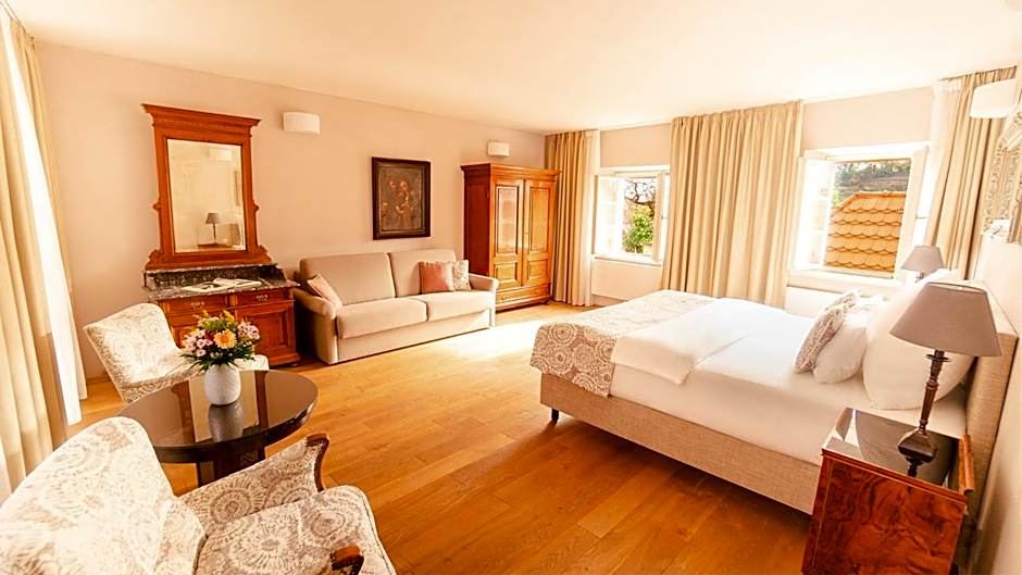 Photo 1 of 5 of Junior Suite