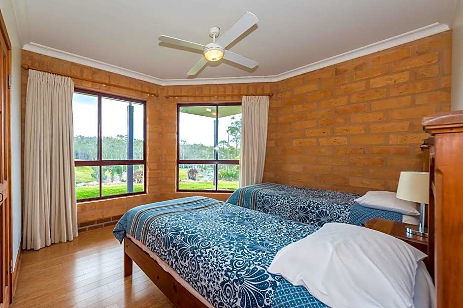 Clarendon Forest Retreat